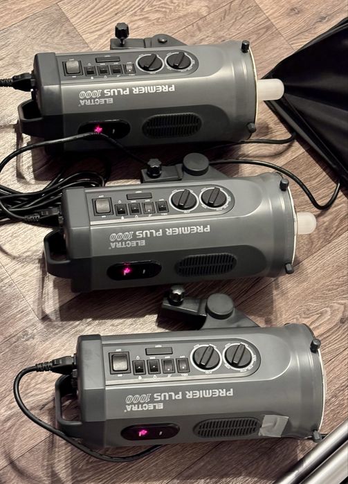 Set 3 blitzuri Electra PremierPlus1000 Ws cu softboxuri,snoot,trigger