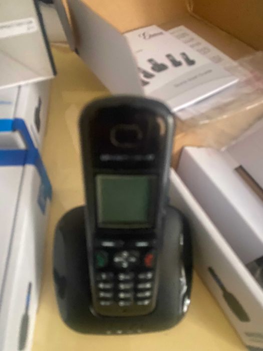 телефонна централа комплект с телефони готова за инсталиране