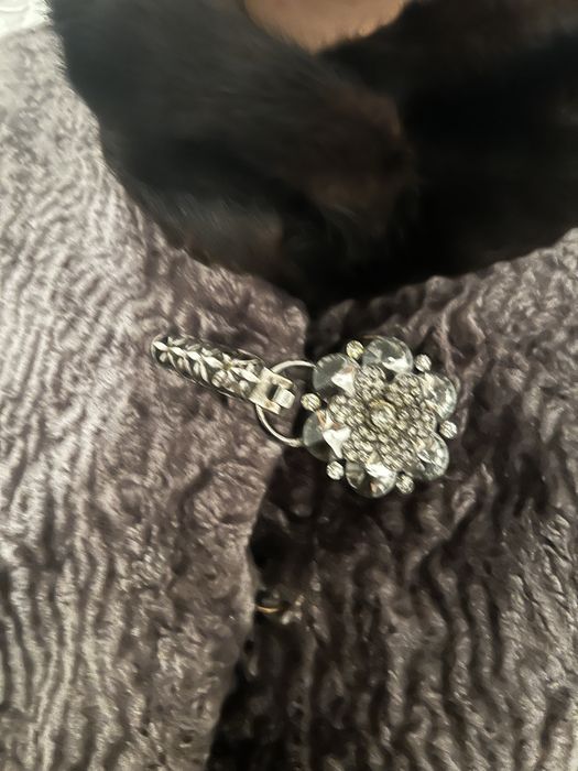 Продам шубу мутон+вставки норки