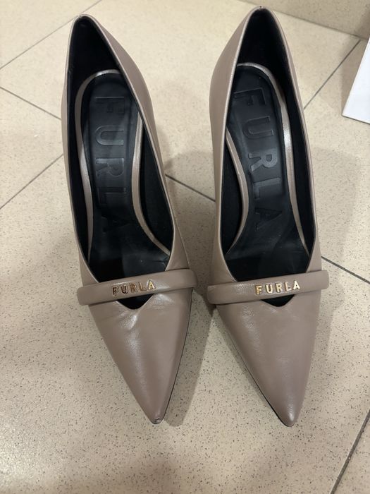 Елегантни обувки на ток Furla