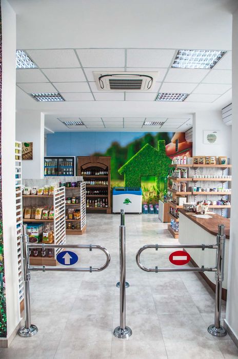 Дизайнерски рафтове/стелажи за магазин Бургас