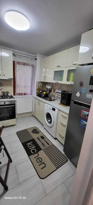 Vand apartament 2 camere+ Garaj