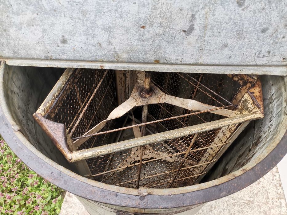 Центрофуга за мед