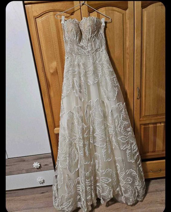 Продавам елегантна рокля