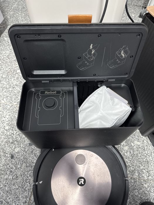 Robot aspirator iRobot Combo j5+ stricat
