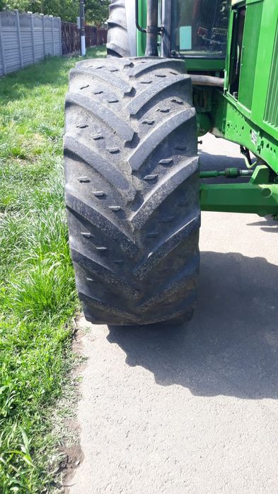 Vând set roti John Deere