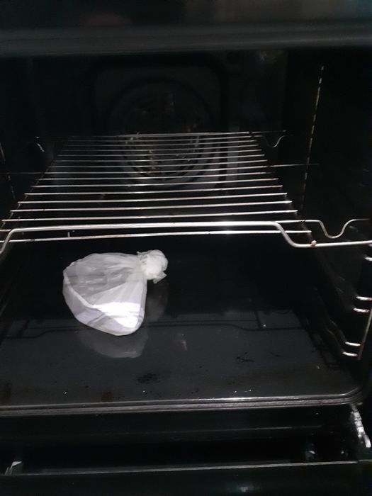 Vând aragaz Hansa cu cuptor electric.