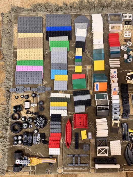 Продам большой пакет лего деталей