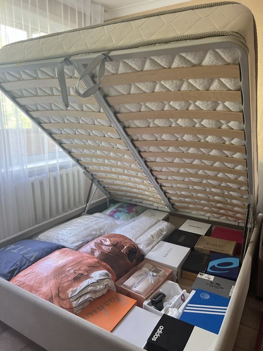 Продам Кровать с Матрасом