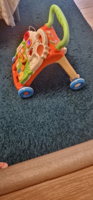 Vând premergător super distractiv și educativ, ideal pentru bebe