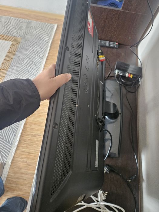 Смарт телевизор самсунг, простой телефон lg