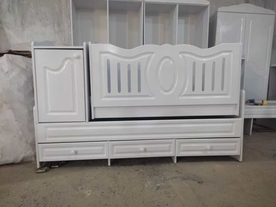 Krashini sifatli ishkof va kravatlar bor