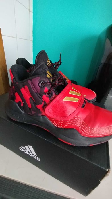 Продавам обувки за баскетбол Deep Threat J FV2276 Червен Adidas