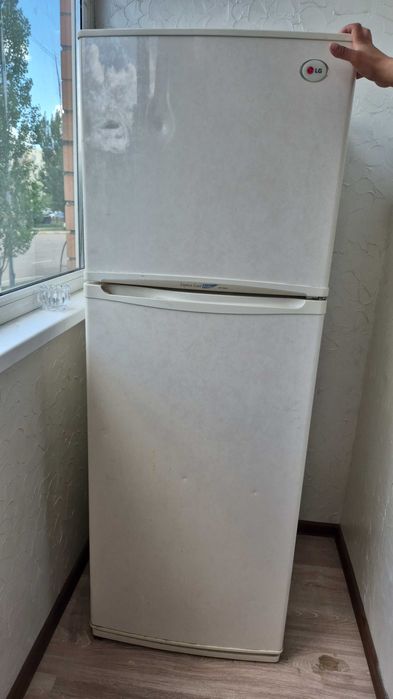 Холодильник LG молочный