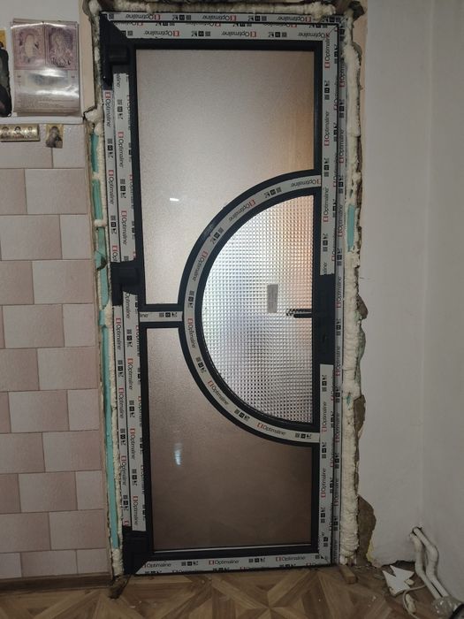 Uși și geamuri termopan la comanda