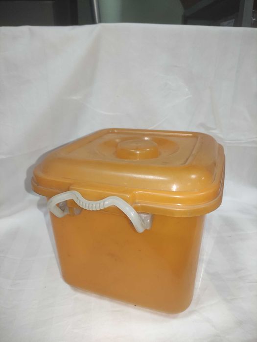 Контейнер с крышкой пластик (б/у)