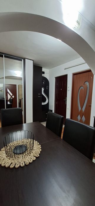 Vând apartament decomandat