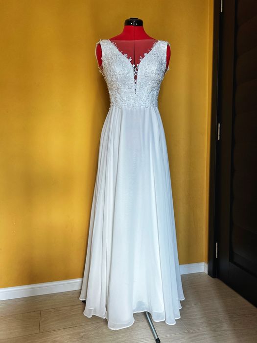 Rochie alba geanta halat accesoriu păr mireasă