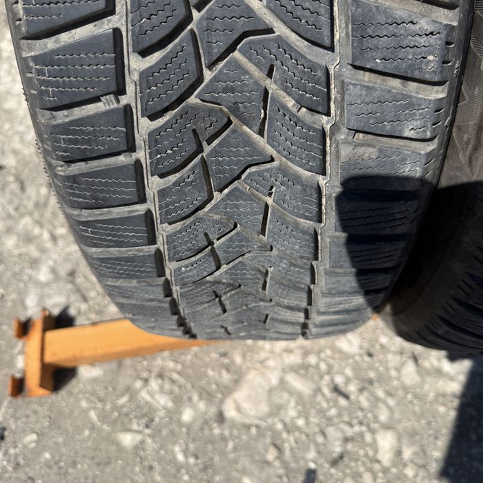 2 броя зимни гуми Dunlop 205/55 R16 Dot 4017 ном 727