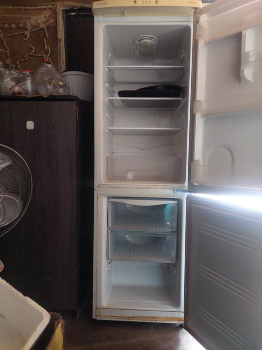 Холодильник Samsung