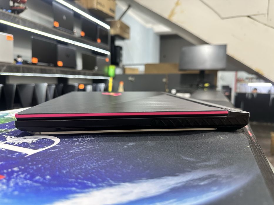 Мощный игравой ноутбук Asus Rog Strix i7-10750H 16/512 GTX1650Ti
