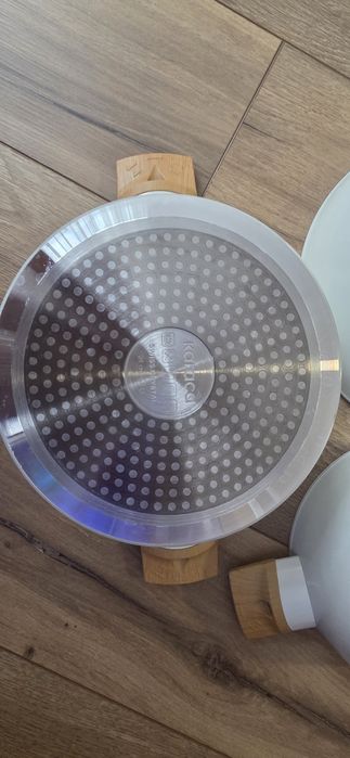 Тенджери Karaca и тиган