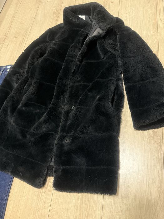 Пухено палто reserved деним дънки