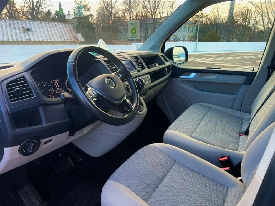 Inchirieri auto bus 9 locuri