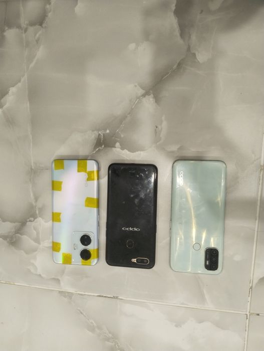 Продам 3 телефона