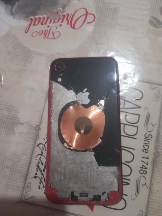 iPhone XR память 64 гига