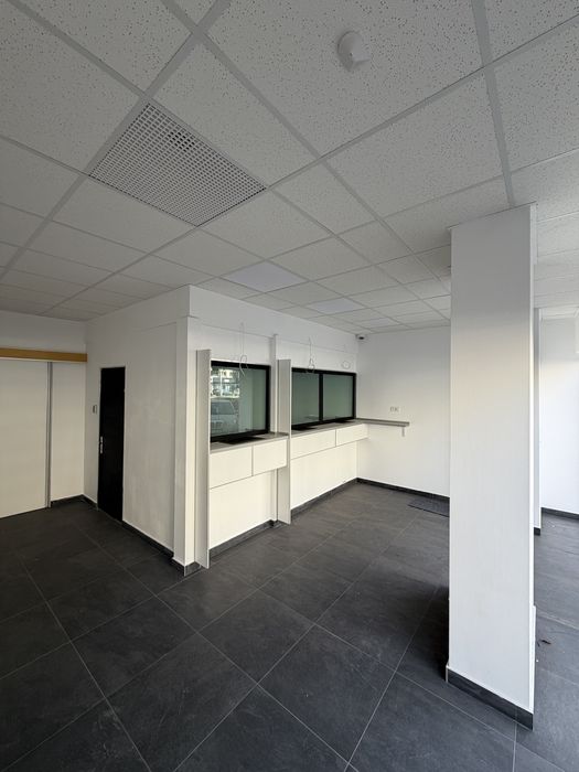 Spațiu comercial 76 mp | Vitrină 7m | Zonă circulată | 2 intrări