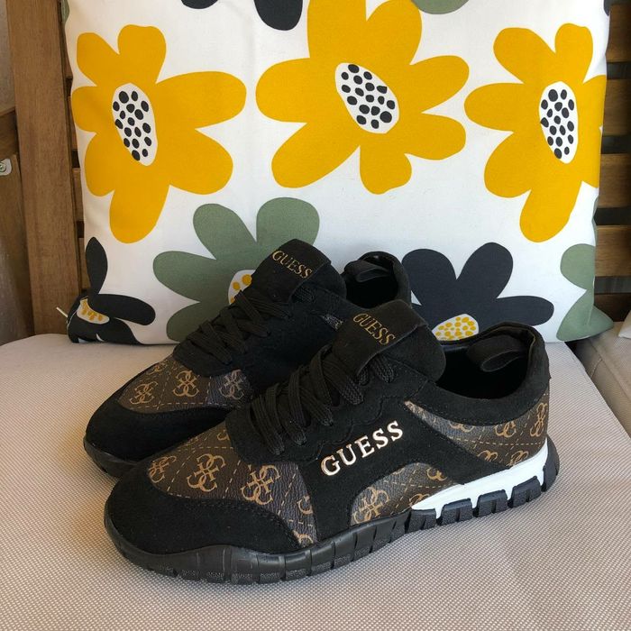 Adidasi și ugg-uri unisex