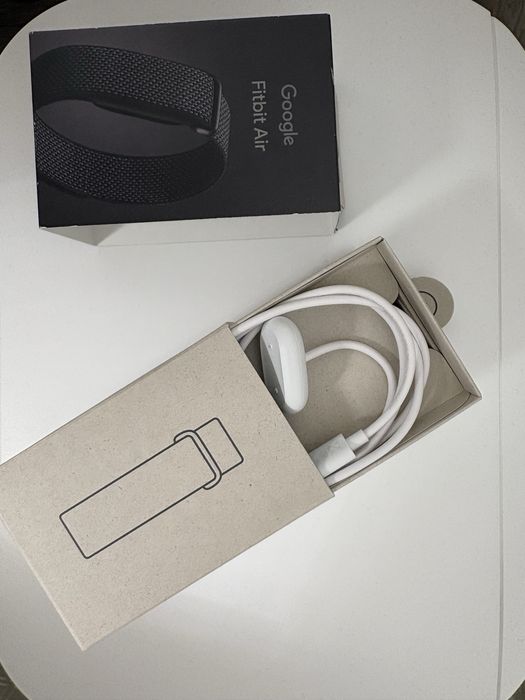 Умный Треккер Fitbit Air 2026
