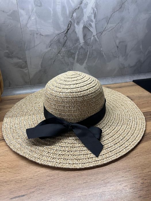 Продам шляпу с широкими полями