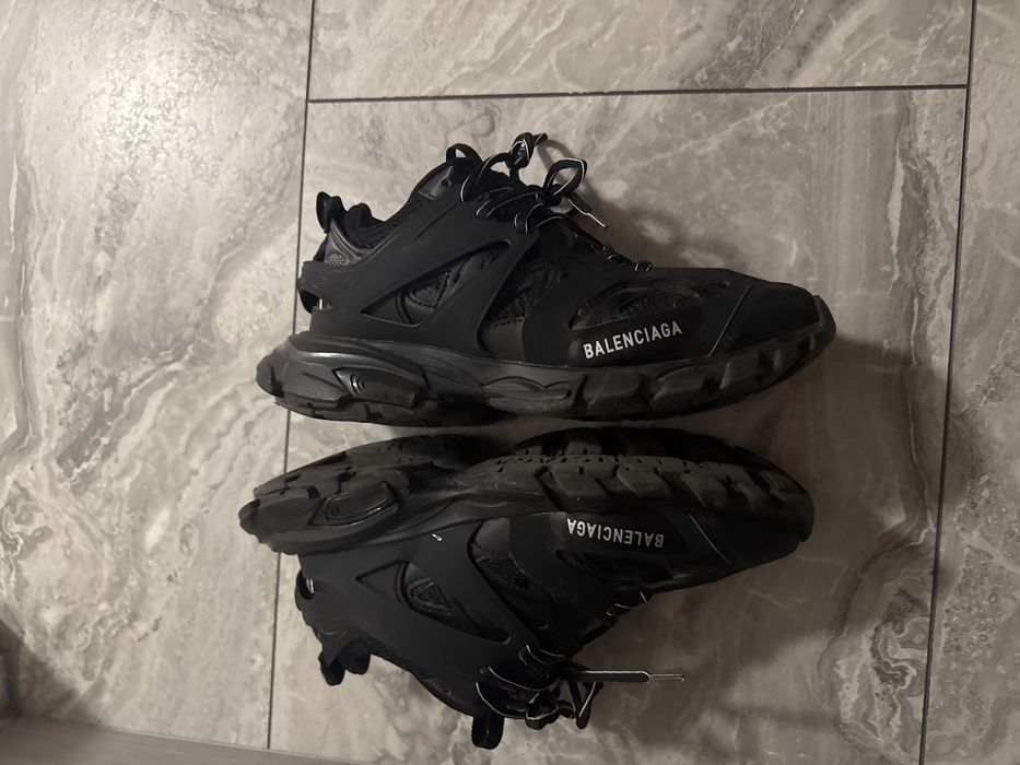 Balenciaga track