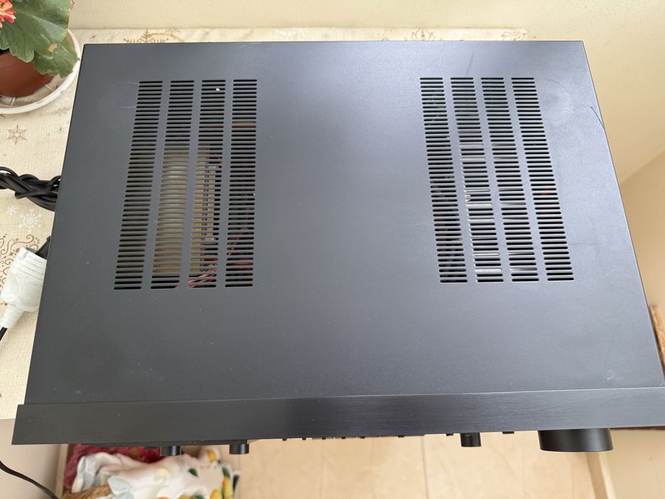 Luxman LV-103u Качествен стерео усилвател
