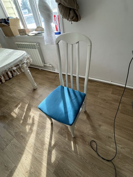 стол и 8 стульев