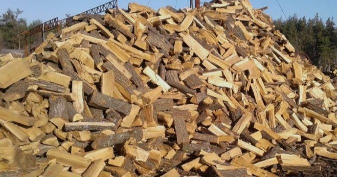 Колка дров в Костанае