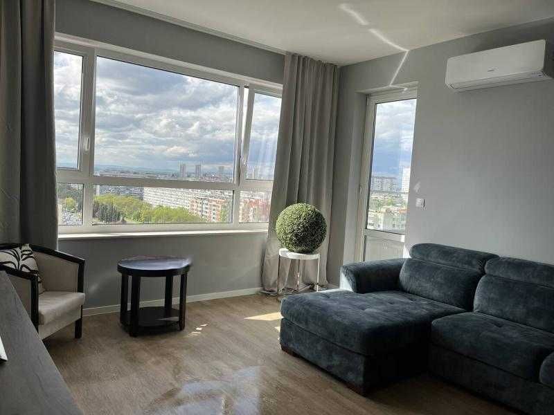 Дава се под наем Двустаен апартамент в Бургас, Славейков - 80 кв.м за 663 € - Снимка #2