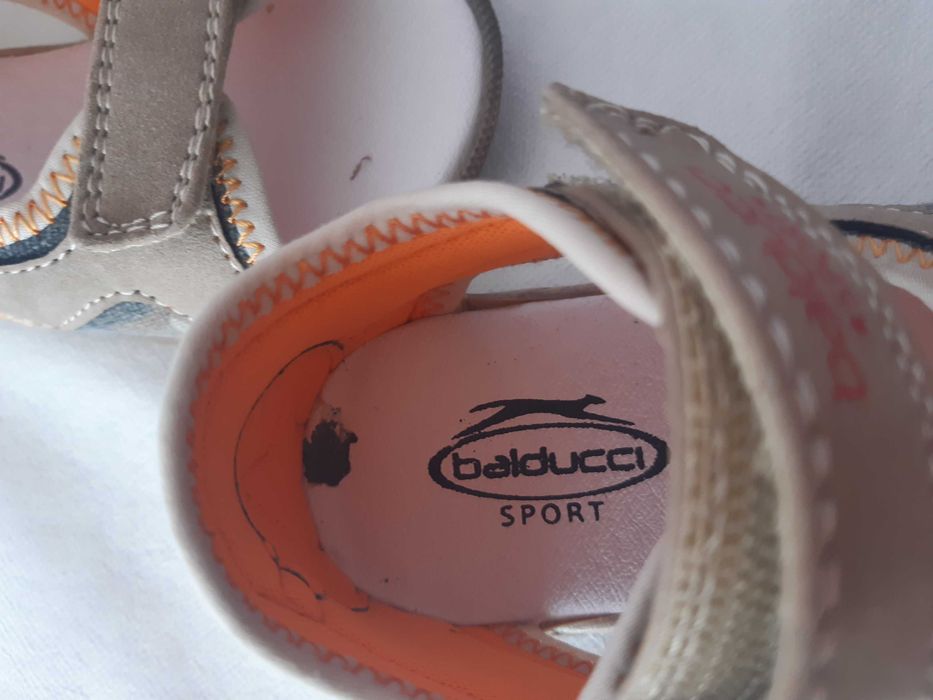 Нови Сандали и маратонки №22