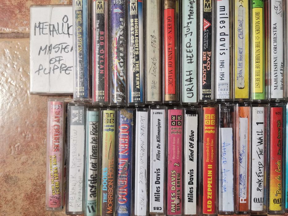 Casete vechi cu muzica rock - anii '90
