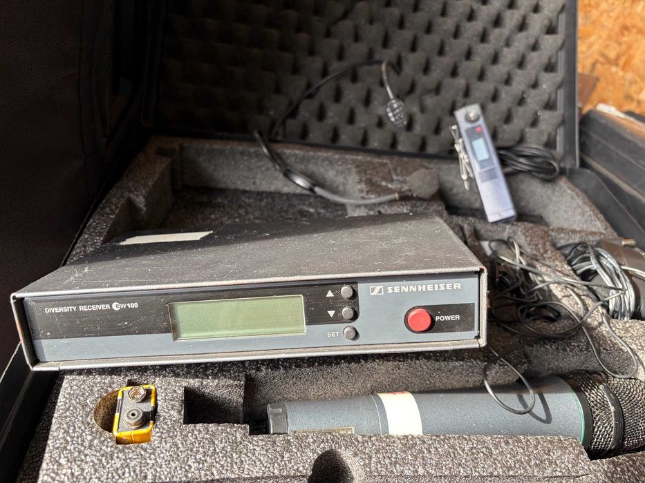 Безжичен микрофони Sennheiser- комплект дръжка, хедсет, брошка