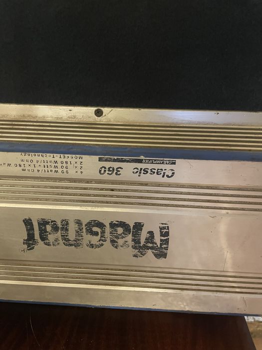 Subwoofer auto cu stație