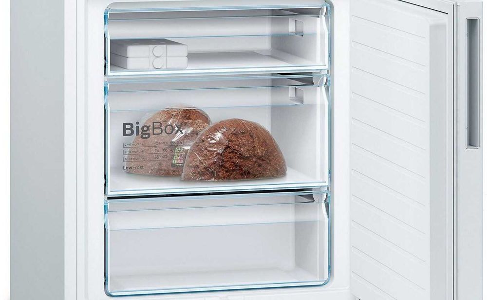 Хладилник с фризер BOSCH KGE49AWCA 201см.