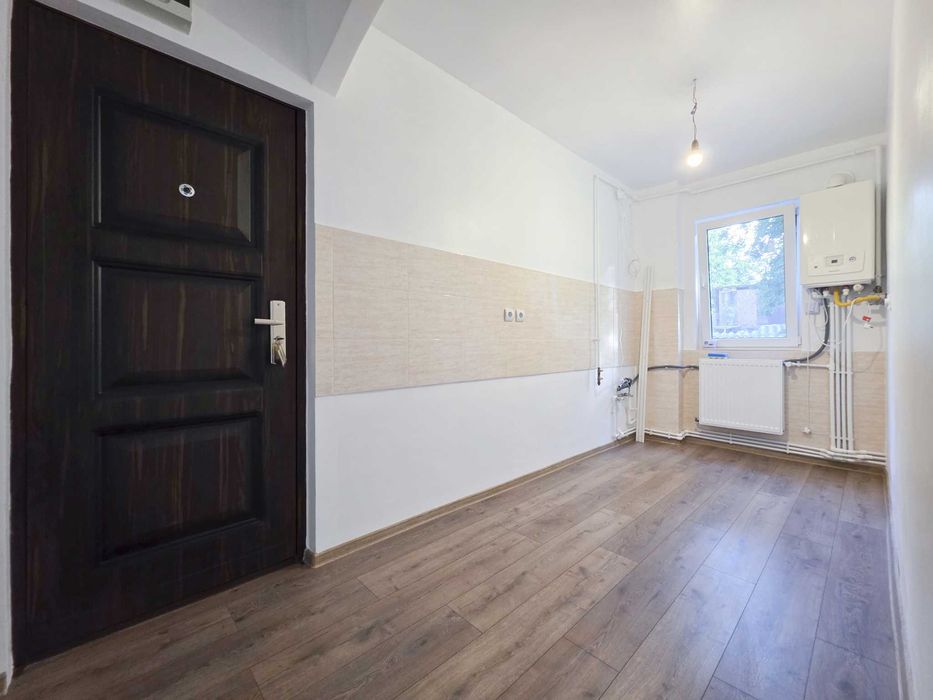 Vand apartament 2 camere, parter, in Deva.