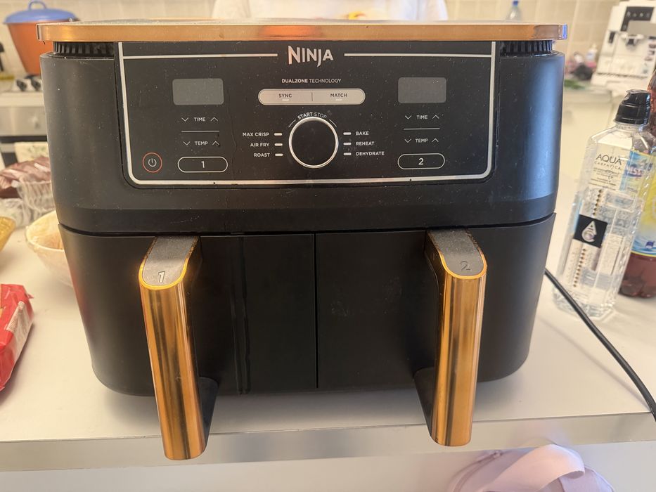 Vand Air Fryer Dual Ninja stare foarte buna