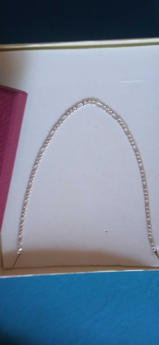 Нов, масивен и дълъг, сребърен ланец в кутия за подарък