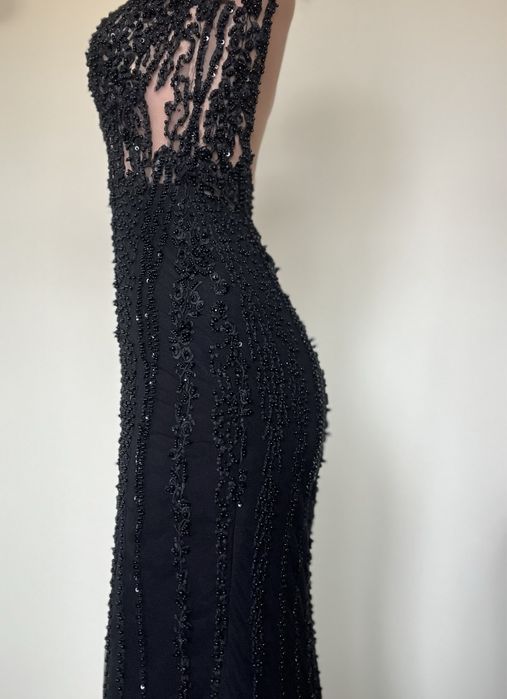 Стилна рокля с токове