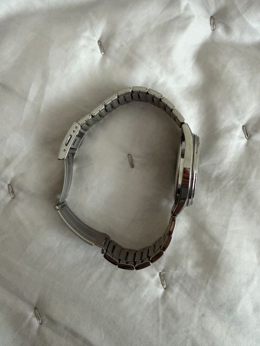 Прлдам часы Casio MTP-1375 — стильные, универсальные