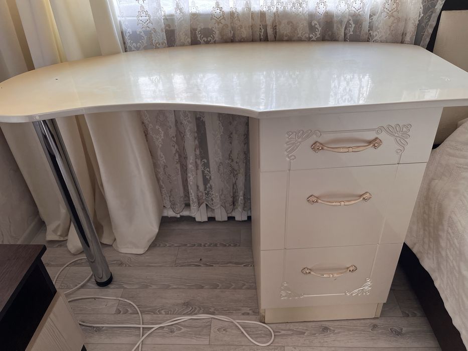 Продам кресла для парикмахера и т.д